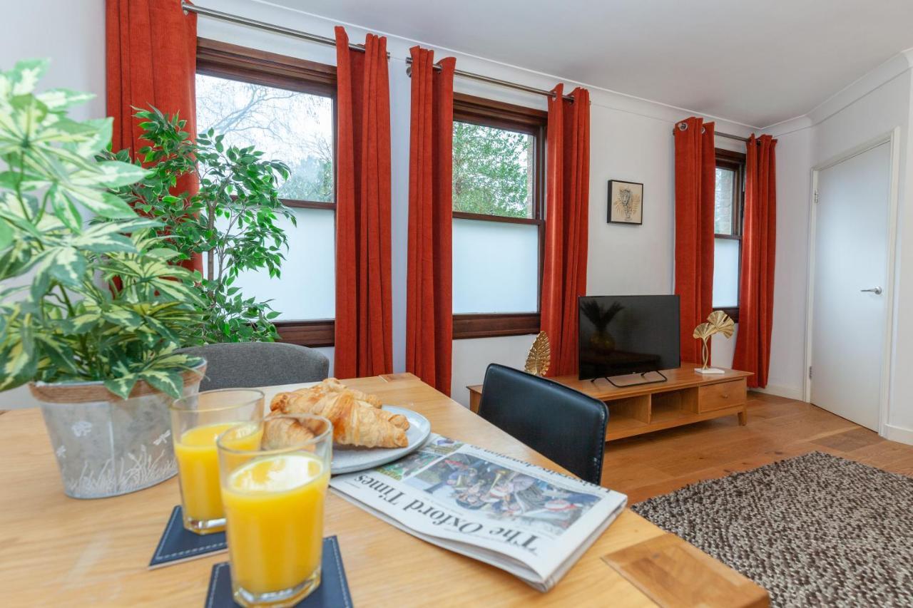 Vibrant & Bright City Centre Apartment! Оксфорд Екстер'єр фото
